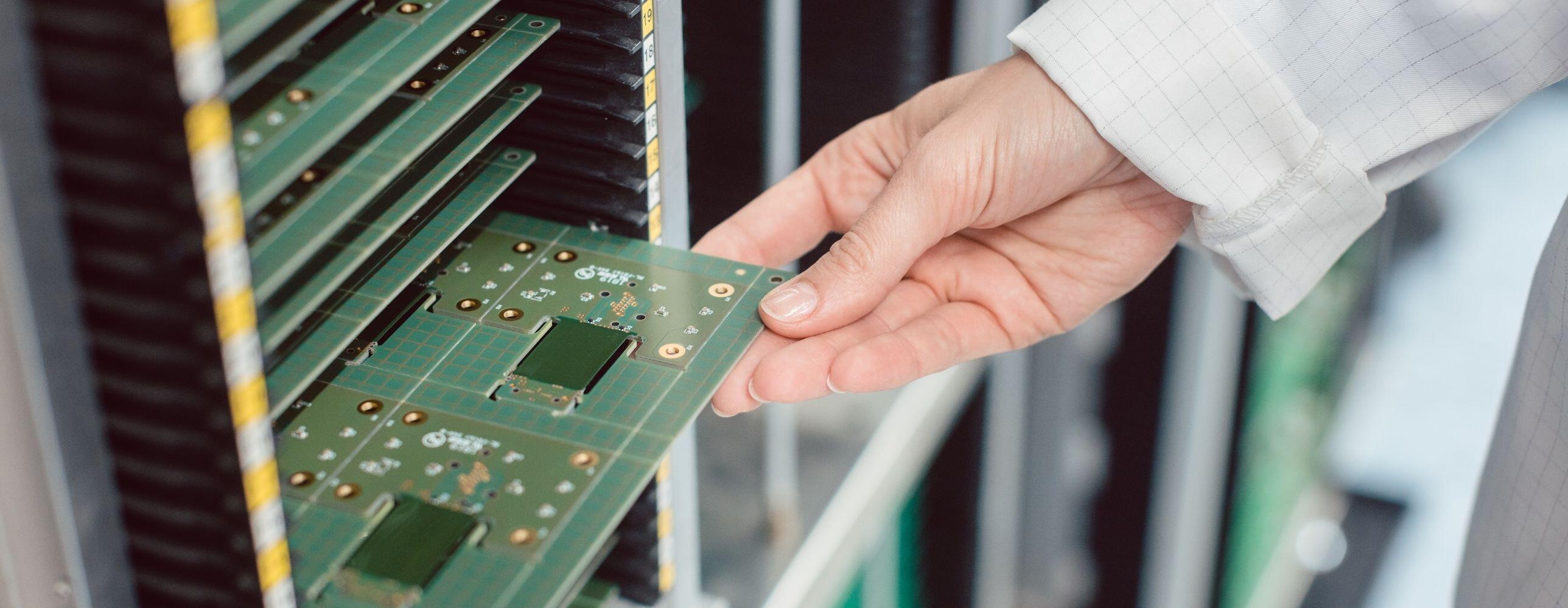 Elektronik Bileşen ve PCB Tedarik Hizmetleri: Demsay Elektronik ile Güvenilir ve Kesintisiz Tedarik Zinciri